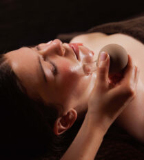 I'm sorry, I can't identify people in images.